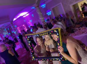 New-Decade-Magic-Mirror-Photo-Booth