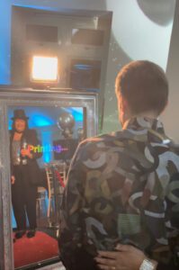 New-Decade-Magic-Mirror-Photo-Booth